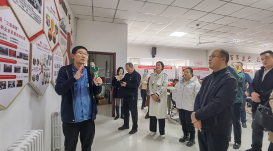 全市非公有制經濟組織和社會組織黨建觀摩學習活動暨 包頭企業(yè)黨建聯(lián)盟第五期書記主題論壇在東寶生物生態(tài)園區(qū)舉行